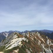 人気も納得の美しい山