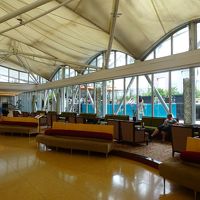 ロビー(ブルーの所がプール)