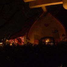 ミッキーの家から見たミニーちゃん家　壁にハート