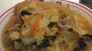 味噌タンメンです。野菜の追加盛りとなっています。野菜たっぷりで、野菜不足の人には、最適ならーめんです。