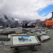 グロースクロックナーの山並みやパステルツェ氷河の景観が楽しめる