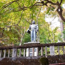 東郷平八郎像。大正14年建立、東郷元帥直々許可とのこと。