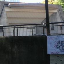 野外大音楽堂のステージの上部と観客席の配置図の様子です。