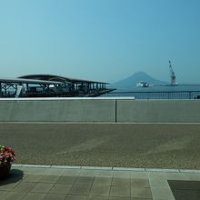 宇品港から見る似島