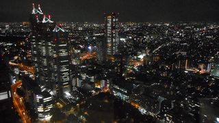 無料で展望室まで行くことができます