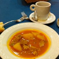 メインの肉じゃが風スープは塩辛かった