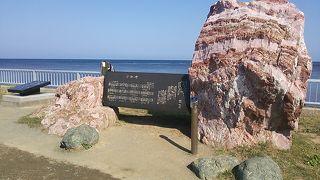 宗谷岬の春の光景を歌った郷土の歌「宗谷岬」に関する石碑です