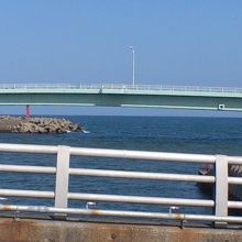 湊橋からは日本海が見えました。