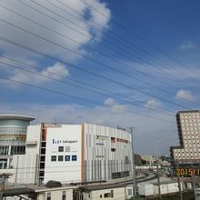 ららぽーと海老名に人の波。