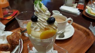 フルーツが沢山、ボリュームもありこの値段は素敵