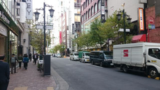 築地の新橋演舞場と有楽町の日比谷公園を結んでいます