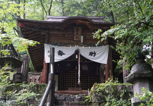 温泉神社だとか、温泉寺だとか