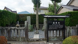 見どころは佐久間象山の墓