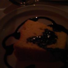 デザートのケーキ（フラッシュ禁止なので見づらくすみません）