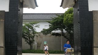 遊び心が見える“笑い積み”