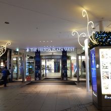 ヒルトンプラザウエストのクリスマスイルミネーション