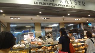 カフェレストランが立派