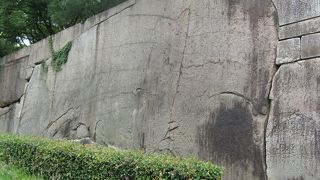 大阪城内で２番目に大きい石