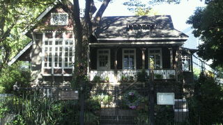 東京都公園資料館は、旧日比谷公園事務所で、明治時代の代表的な洋風建築です。