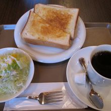 モーニングメニューのAモーニング390円です。