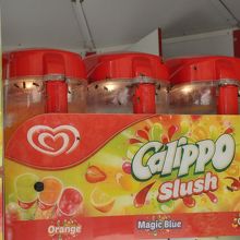 駅構内のアイス売り場で。