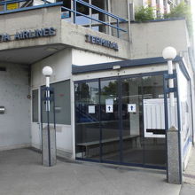 空港行バス乗り場入口