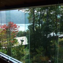 店内から野尻湖