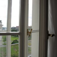 窓から撮影、右側にモルダウ川があります