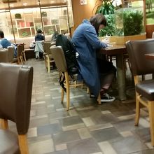 店を出る頃には少し客が減ってました。。