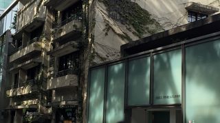 ３つの建物からなる大型商業施設。