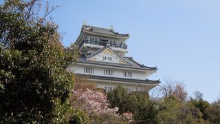 急峻な山城、天守からの眺望は最高！　しかし何回も落城している不思議な城