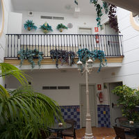 ホテル内にパティオがあります。