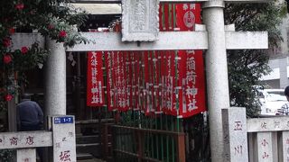 古い神社と最先端の町の組みあわせが面白い。