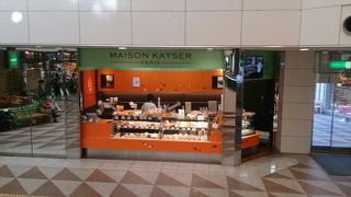 小さなお店ですが一通り揃っています