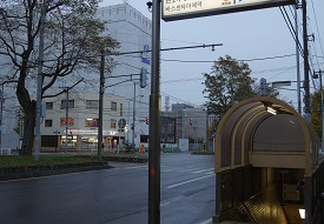 大通駅・すすきの駅とも地下道で繋がっています。