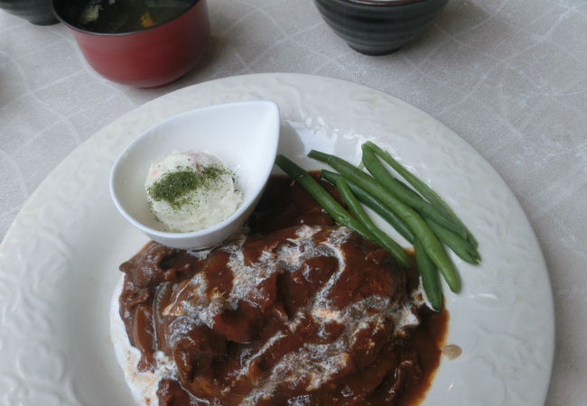 料理は庶民的です