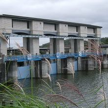 管理事務所で亀山ダムと片倉ダムの両方のダムカードを貰いました