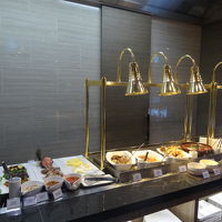 和食＆韓国料理＆洋食とバラエティに富んだ朝食ビュッフェ。