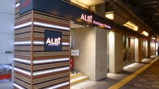 桜橋口を出てすぐです