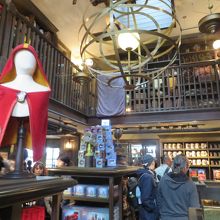 お店の中には、おもしろいグッズがいっぱい