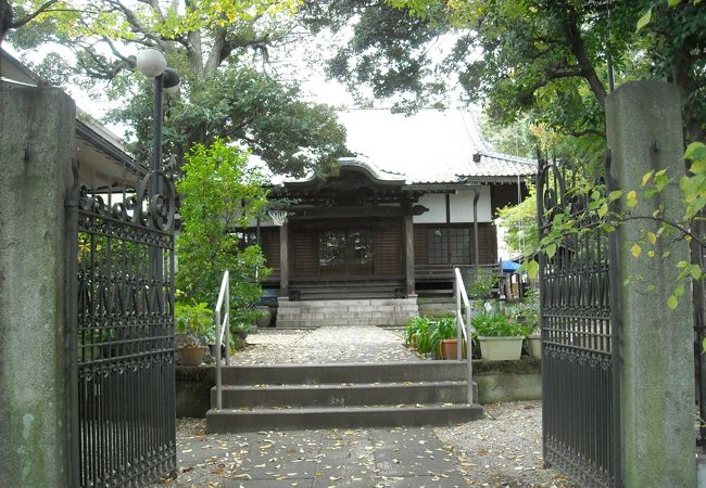 隣接の寺も日蓮宗