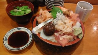 ランチは大変お得、人気もすごいですね