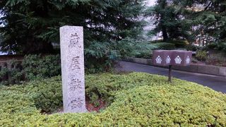 リーガロイヤルホテルの一画にあります