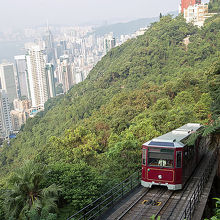 ピークトラムで登る。