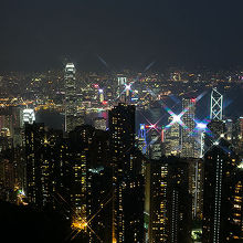 ザ・ホンコンな夜景。光が踊っている。