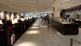 広いラウンジでした・・・