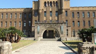 桜門を入り、右にあるのが元大阪市立博物館