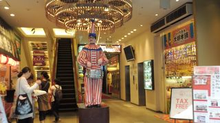 平日の昼間でも撮影は順番待ち