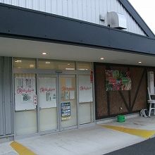 建物が大きくて、中が広くて、明るいです