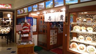 どんぶりものが多いですが単品もあります